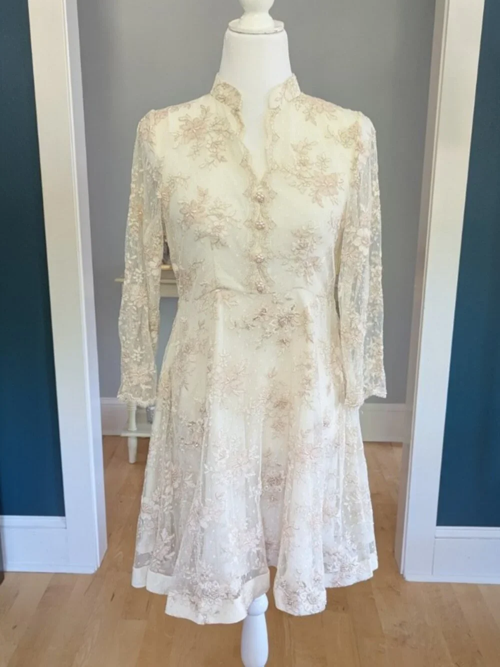 Vintage Handmade Short Lace Wedding Dress With Beading & Crystals Size S Ivory - Picture 3 of 17